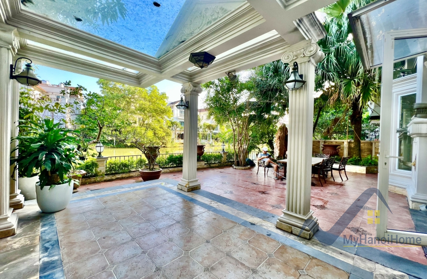 Cho thuê biệt thự đủ đồ Vinhomes Riverside có tầng hầm, gần BIS 7