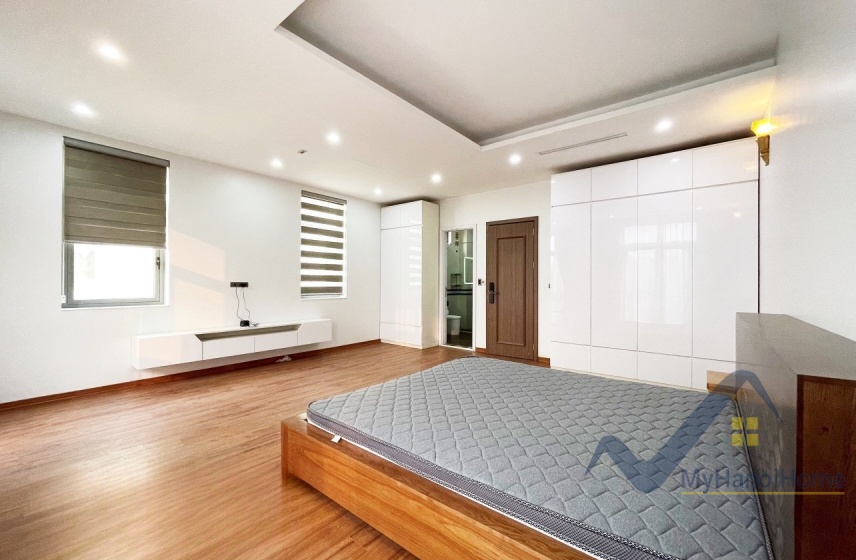 Cho thuê biệt thự Harmonny Vinhomes Riverside có thang máy 19