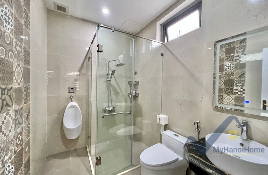 Cho thuê biệt thự Harmonny Vinhomes Riverside có thang máy 26