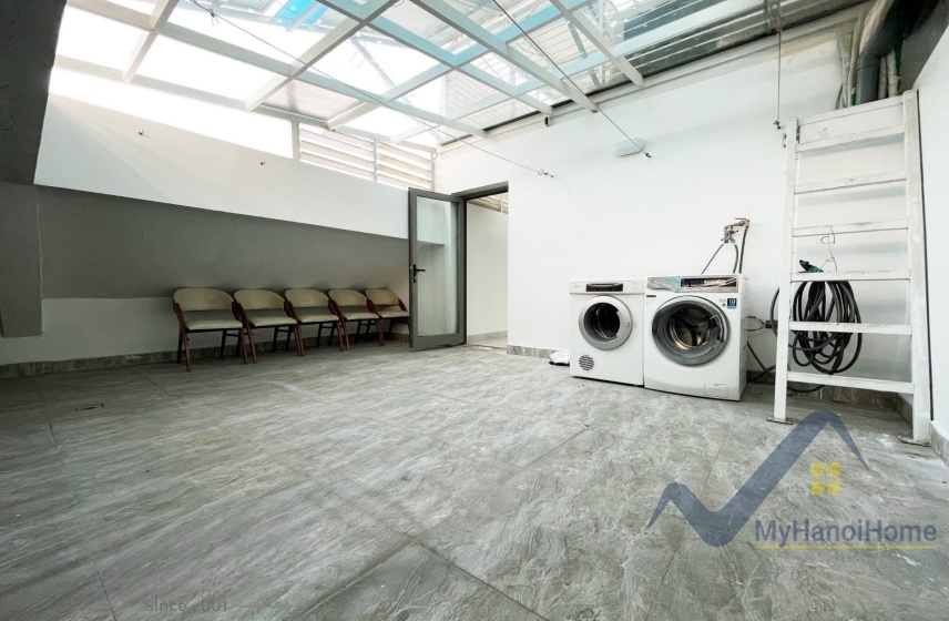 Cho thuê biệt thự Harmonny Vinhomes Riverside có thang máy 27