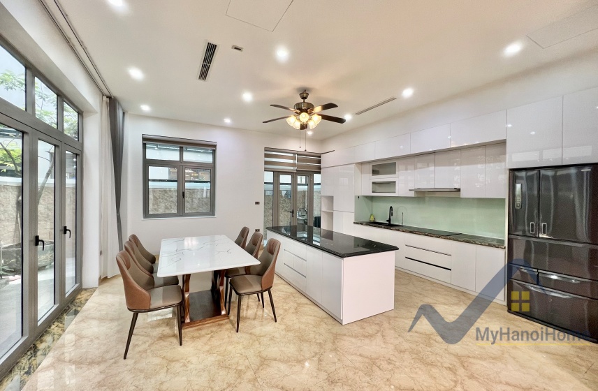 Cho thuê biệt thự Harmonny Vinhomes Riverside có thang máy 3