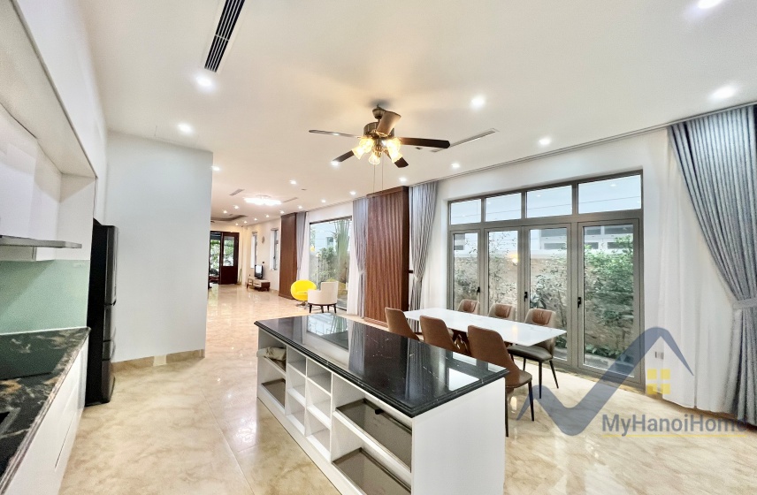 Cho thuê biệt thự Harmonny Vinhomes Riverside có thang máy 5