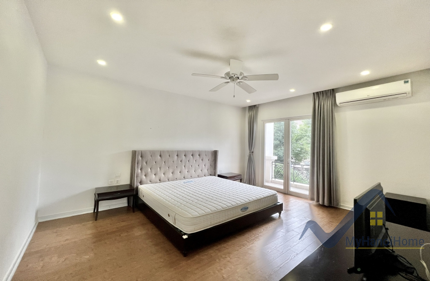 Cho thuê biệt thự Hoa Sữa Vinhomes Riverside, gần BIS, đủ đồ 11
