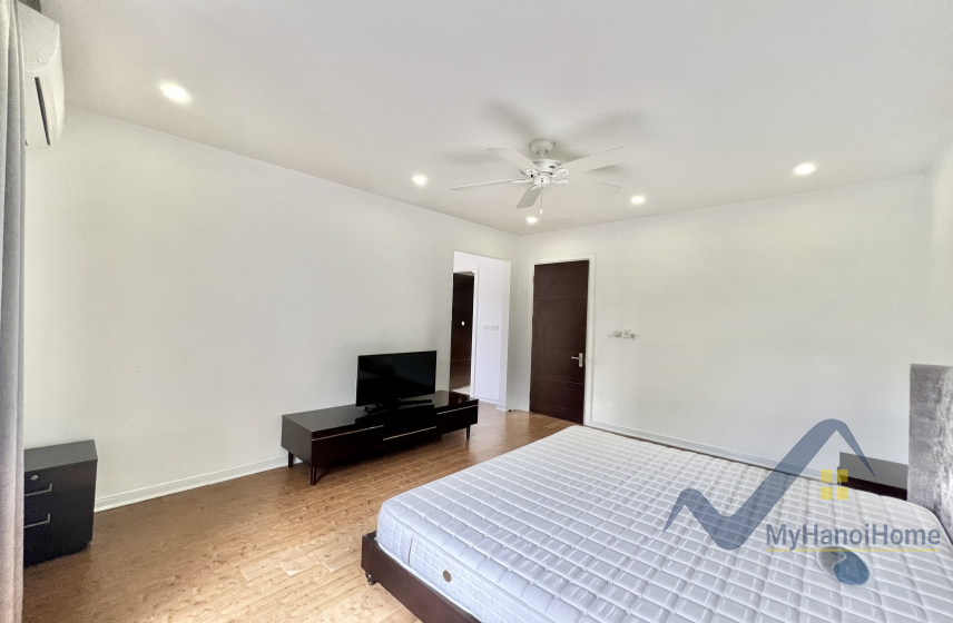 Cho thuê biệt thự Hoa Sữa Vinhomes Riverside, gần BIS, đủ đồ 13