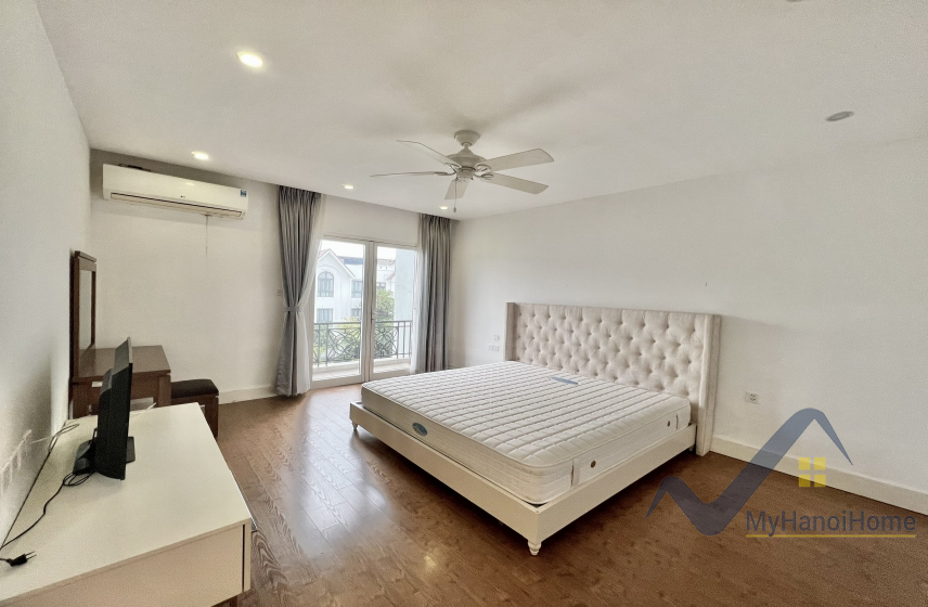 Cho thuê biệt thự Hoa Sữa Vinhomes Riverside, gần BIS, đủ đồ 15