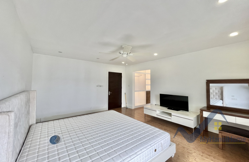 Cho thuê biệt thự Hoa Sữa Vinhomes Riverside, gần BIS, đủ đồ 16