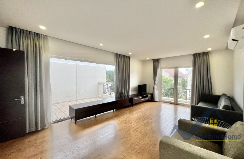 Cho thuê biệt thự Hoa Sữa Vinhomes Riverside, gần BIS, đủ đồ 21