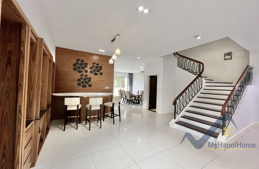 Cho thuê biệt thự Hoa Sữa Vinhomes Riverside, gần BIS, đủ đồ 3