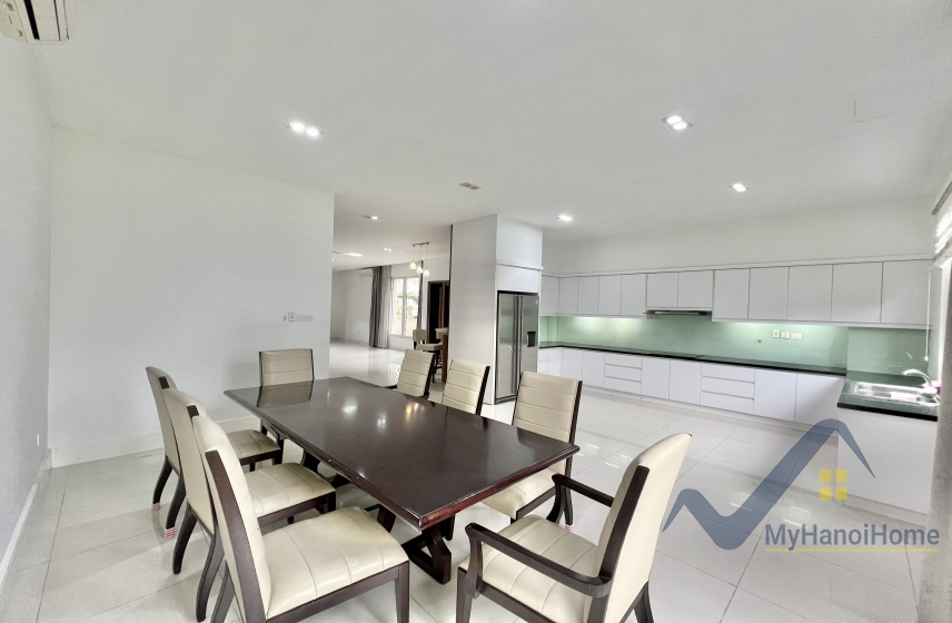 Cho thuê biệt thự Hoa Sữa Vinhomes Riverside, gần BIS, đủ đồ 5