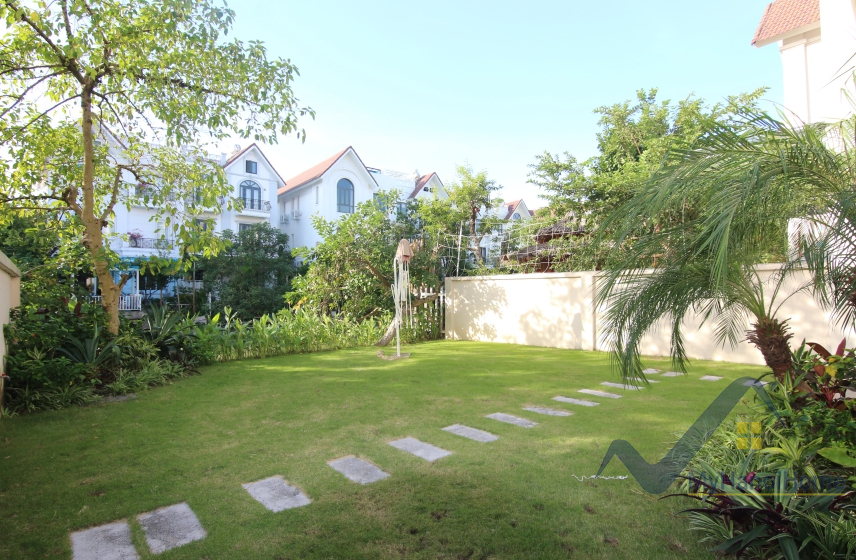Cho thuê biệt thự Hoa Sữa Vinhomes Riverside, gần BIS, đủ đồ 6
