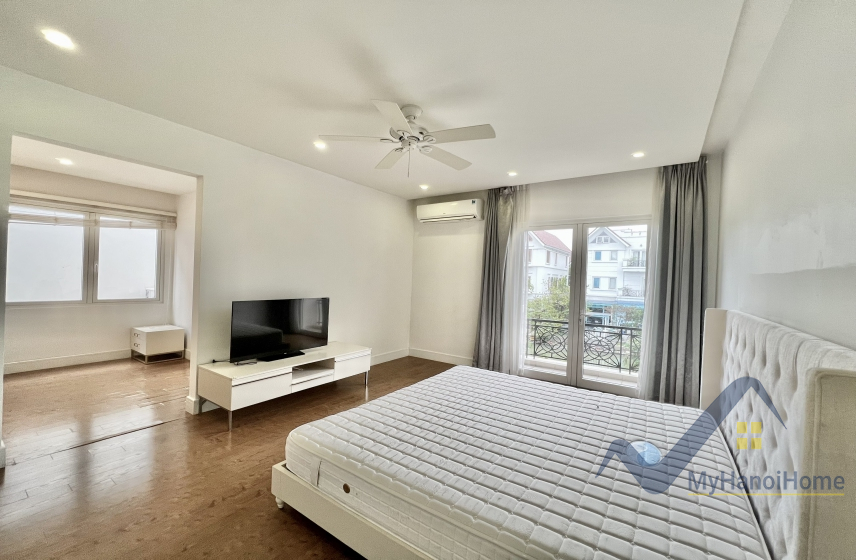Cho thuê biệt thự Hoa Sữa Vinhomes Riverside, gần BIS, đủ đồ 7