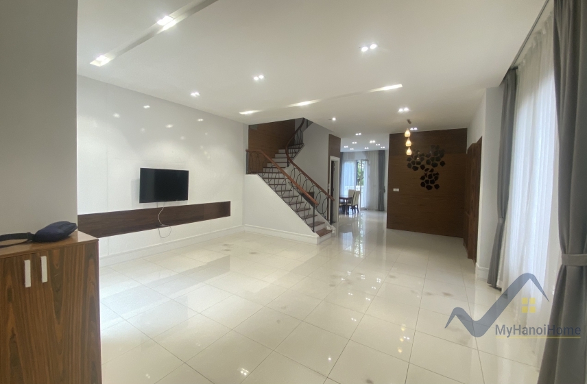 Cho thuê biệt thự song lập Vinhome Riverside, sân vườn full đồ 1