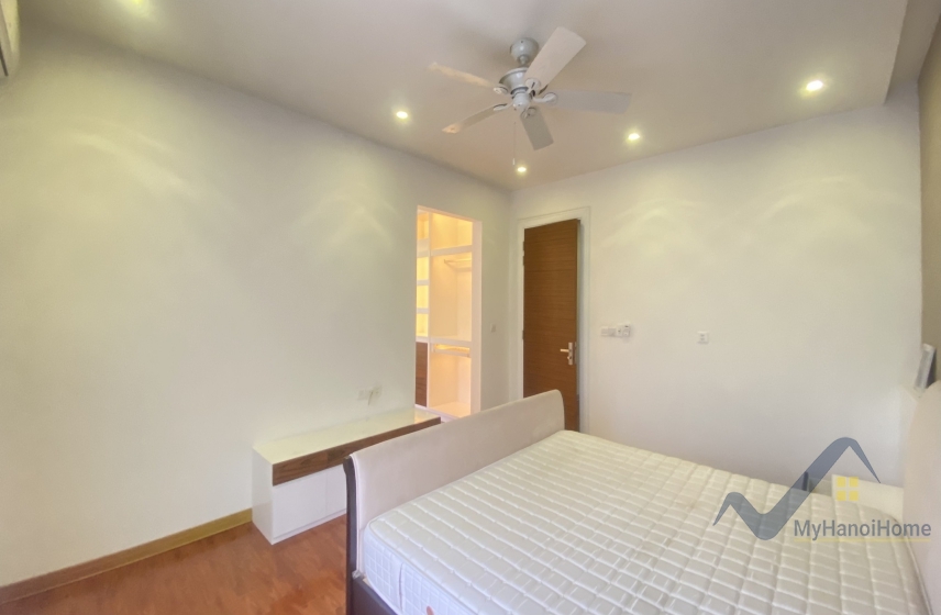 Cho thuê biệt thự song lập Vinhome Riverside, sân vườn full đồ 10