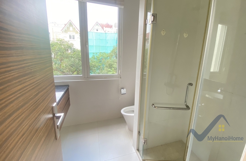 Cho thuê biệt thự song lập Vinhome Riverside, sân vườn full đồ 12
