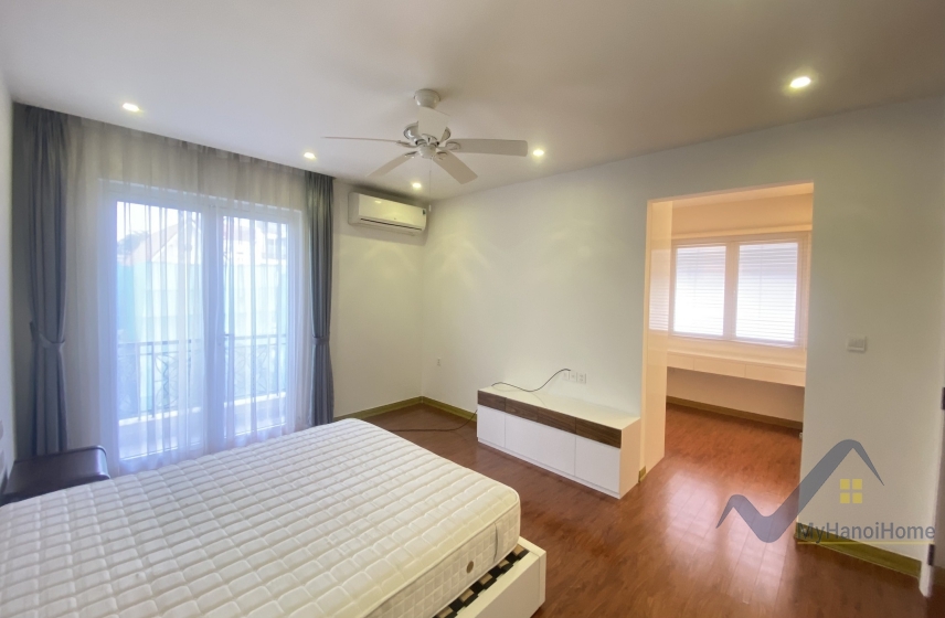Cho thuê biệt thự song lập Vinhome Riverside, sân vườn full đồ 13