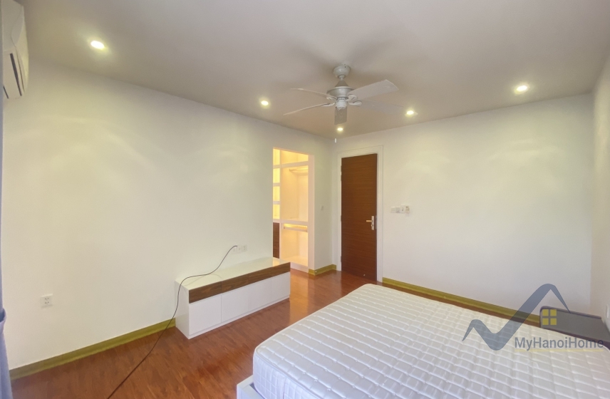 Cho thuê biệt thự song lập Vinhome Riverside, sân vườn full đồ 15