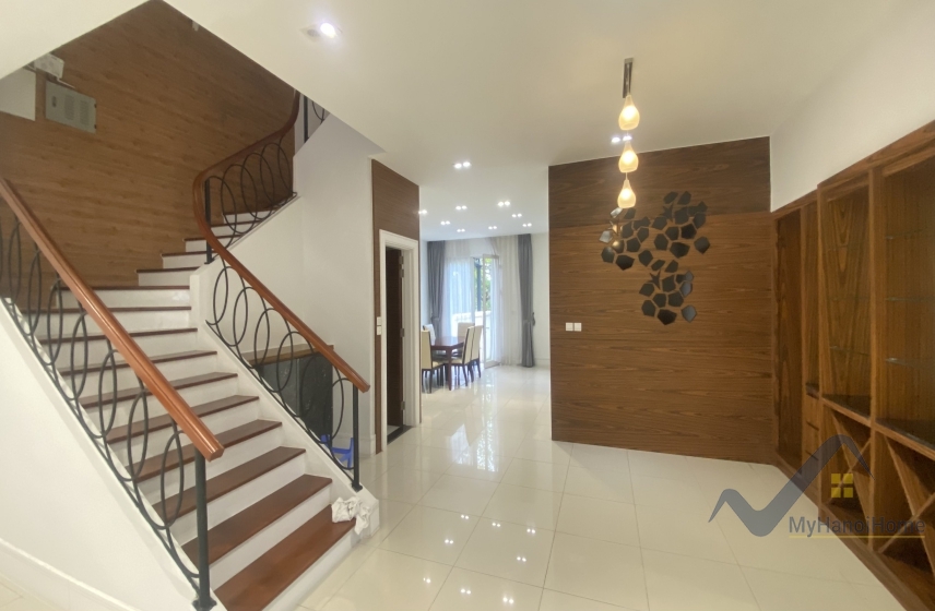 Cho thuê biệt thự song lập Vinhome Riverside, sân vườn full đồ 2