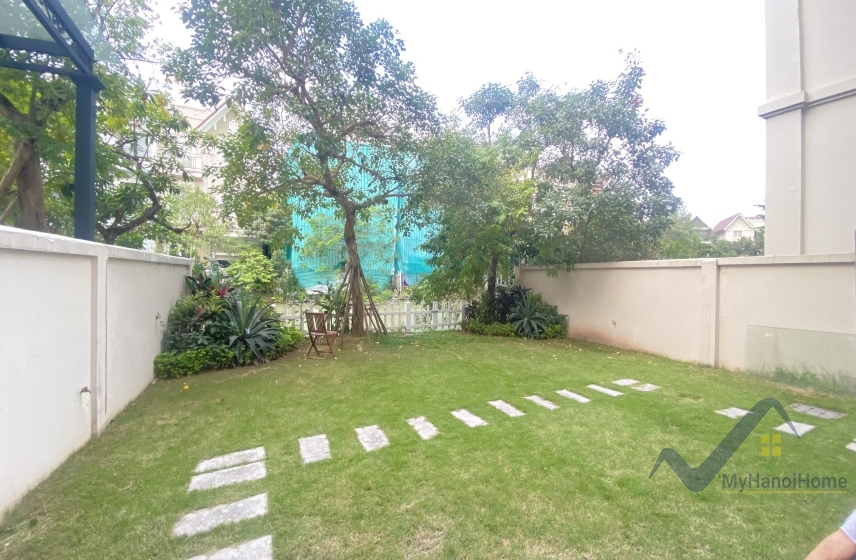 Cho thuê biệt thự song lập Vinhome Riverside, sân vườn full đồ 20