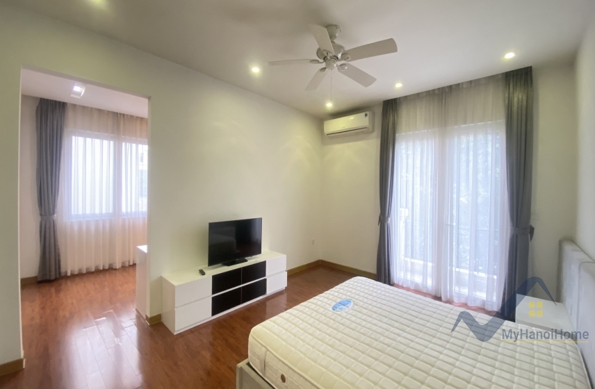 Cho thuê biệt thự song lập Vinhome Riverside, sân vườn full đồ 6