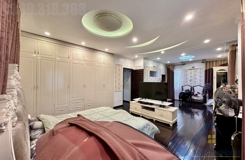 Cho thuê biệt thự Vinhomes Riverside 4 phòng ngủ khép kín 10