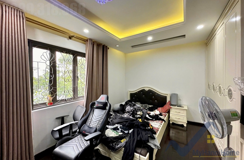 Cho thuê biệt thự Vinhomes Riverside 4 phòng ngủ khép kín 12
