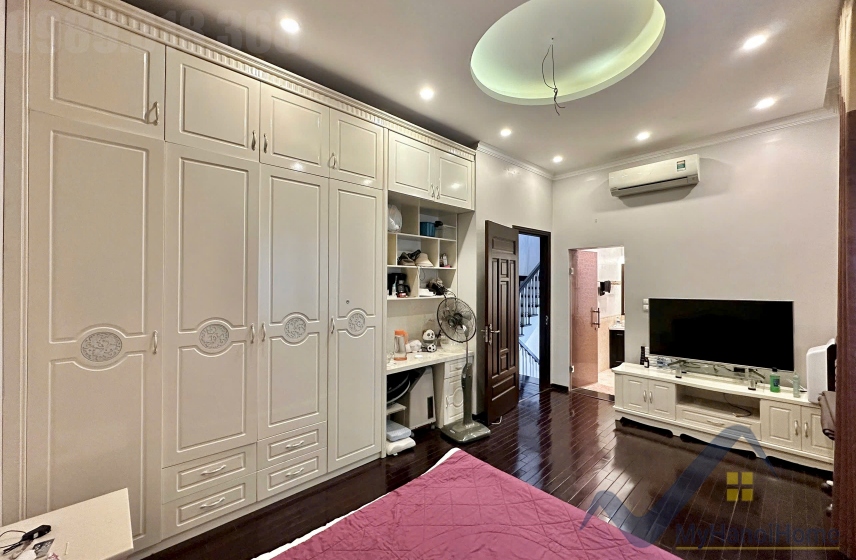 Cho thuê biệt thự Vinhomes Riverside 4 phòng ngủ khép kín 7