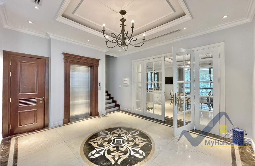 Cho thuê biệt thự Vinhomes Riverside căn song lập, gần trường BIS 2
