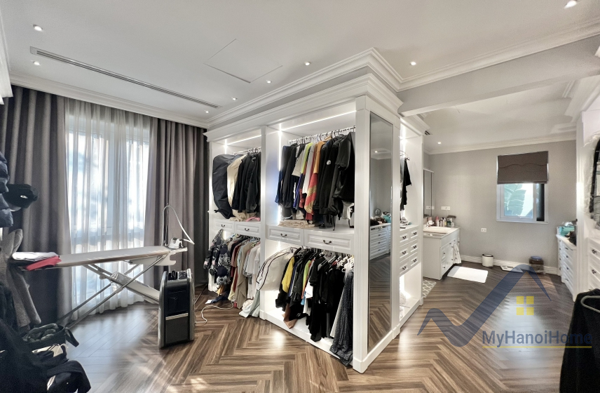 Cho thuê biệt thự Vinhomes Riverside căn song lập, gần trường BIS 10