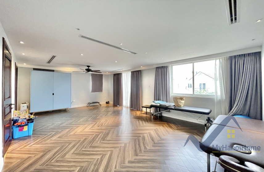 Cho thuê biệt thự Vinhomes Riverside căn song lập, gần trường BIS 13