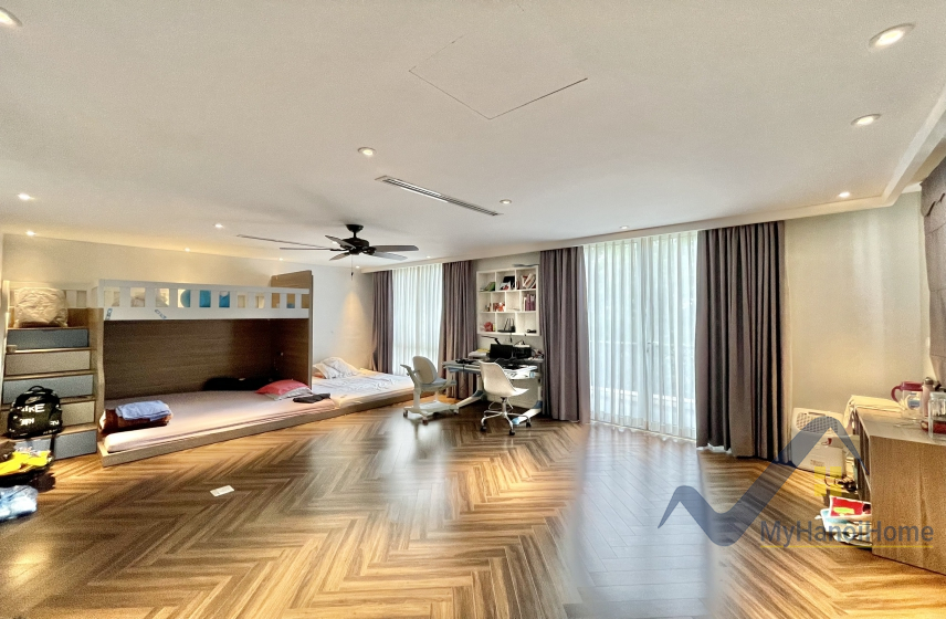 Cho thuê biệt thự Vinhomes Riverside căn song lập, gần trường BIS 16