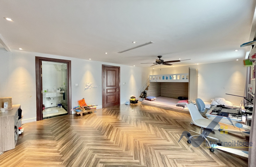 Cho thuê biệt thự Vinhomes Riverside căn song lập, gần trường BIS 17