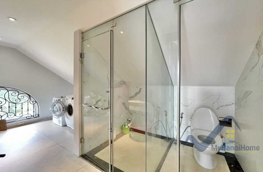 Cho thuê biệt thự Vinhomes Riverside căn song lập, gần trường BIS 19