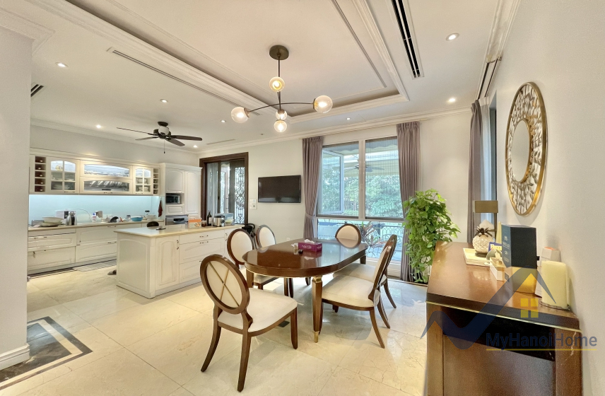 Cho thuê biệt thự Vinhomes Riverside căn song lập, gần trường BIS 3