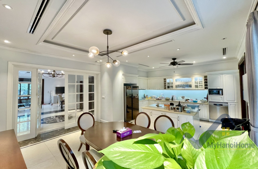 Cho thuê biệt thự Vinhomes Riverside căn song lập, gần trường BIS 4