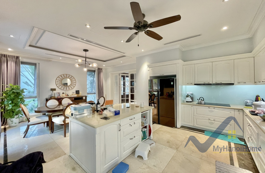 Cho thuê biệt thự Vinhomes Riverside căn song lập, gần trường BIS 5