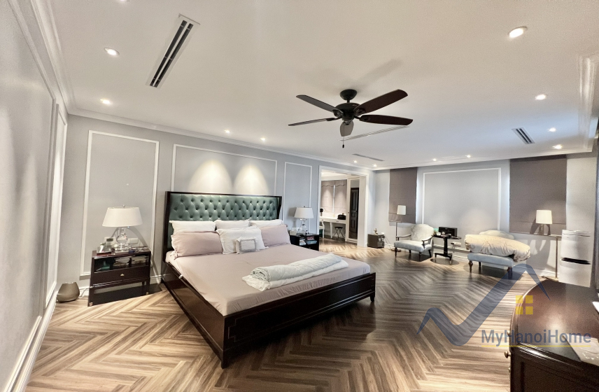 Cho thuê biệt thự Vinhomes Riverside căn song lập, gần trường BIS 7