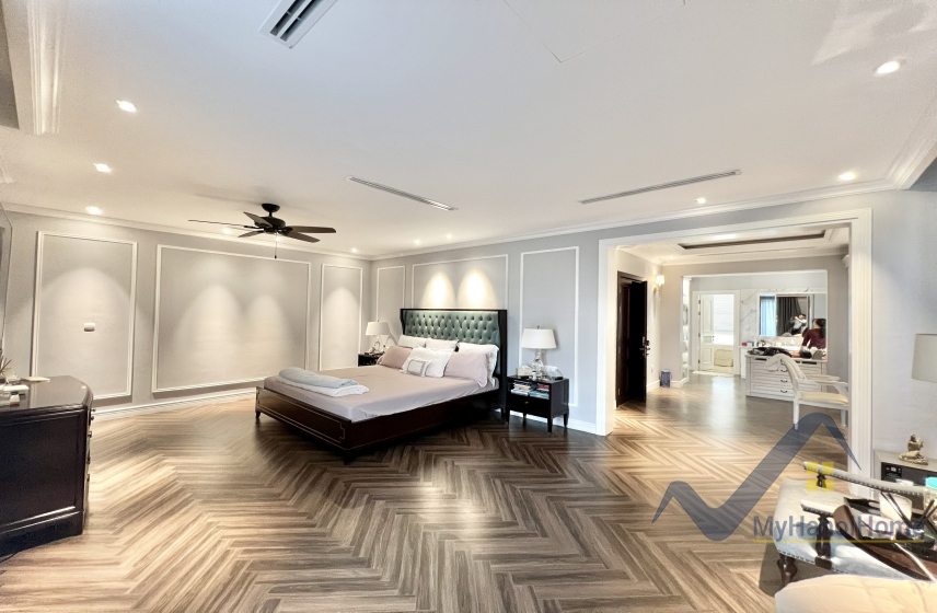 Cho thuê biệt thự Vinhomes Riverside căn song lập, gần trường BIS 8
