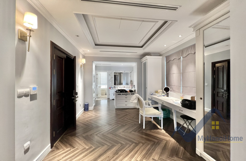 Cho thuê biệt thự Vinhomes Riverside căn song lập, gần trường BIS 9