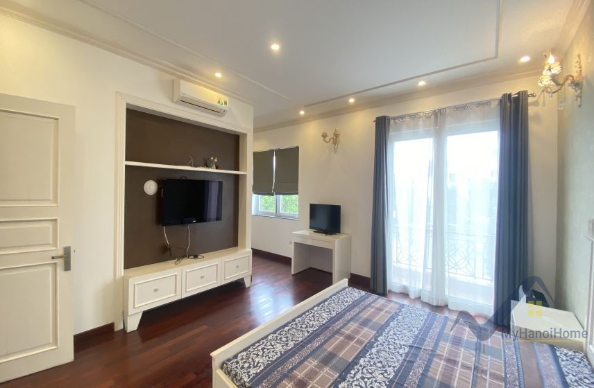Cho thuê biệt thự Vinhomes Riverside căn song lập 13