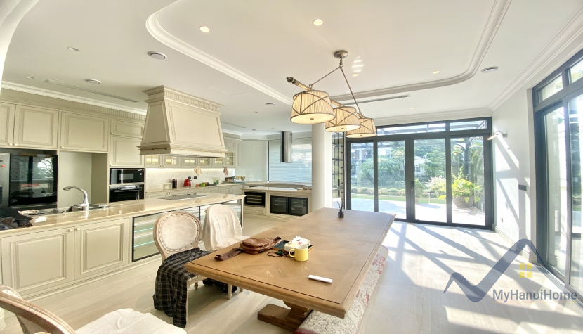 Cho thuê biệt thự Vinhomes Riverside có bể bơi, căn đơn lập 4