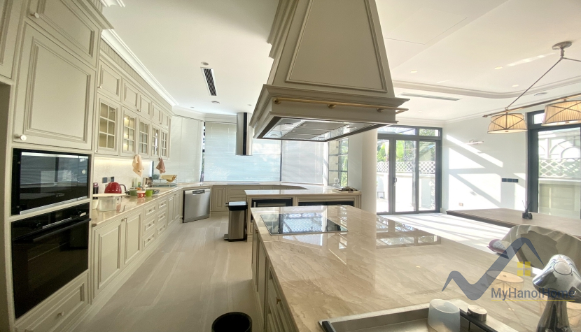 Cho thuê biệt thự Vinhomes Riverside có bể bơi, căn đơn lập 5