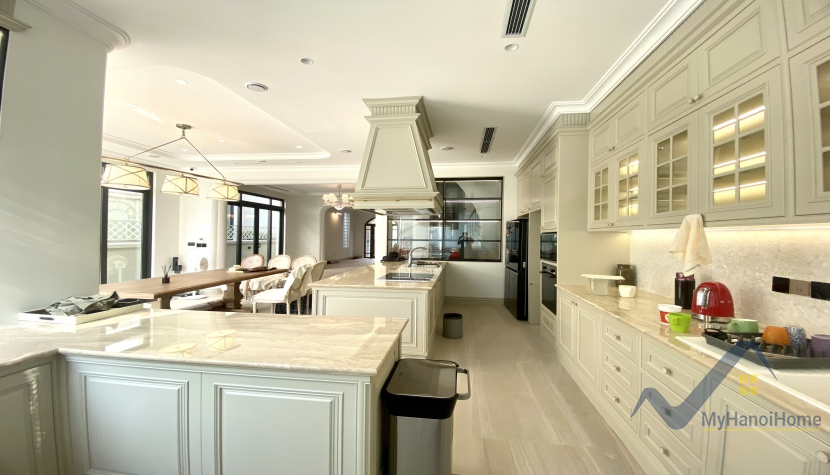 Cho thuê biệt thự Vinhomes Riverside có bể bơi, căn đơn lập 6