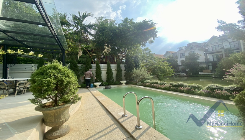 Cho thuê biệt thự Vinhomes Riverside có bể bơi, căn đơn lập 10