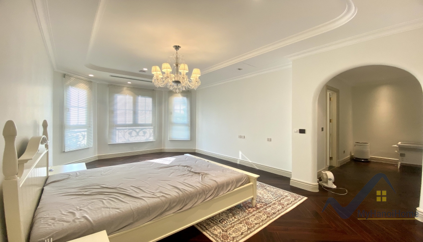 Cho thuê biệt thự Vinhomes Riverside có bể bơi, căn đơn lập 12