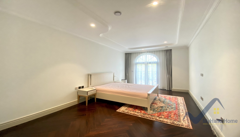 Cho thuê biệt thự Vinhomes Riverside có bể bơi, căn đơn lập 14