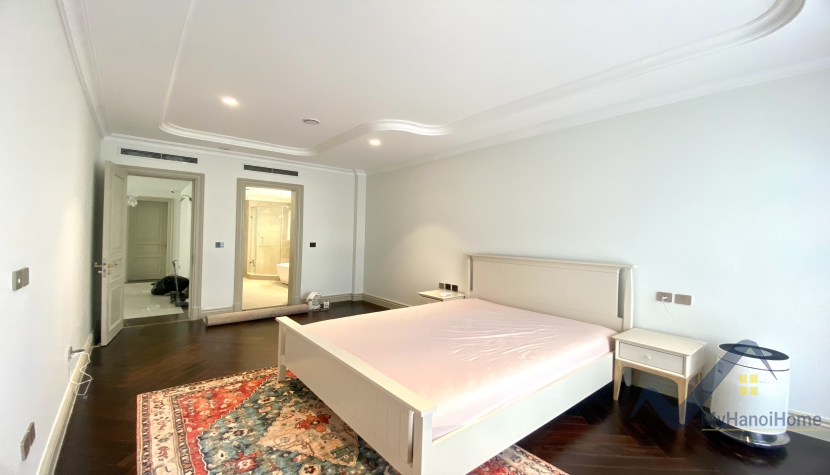 Cho thuê biệt thự Vinhomes Riverside có bể bơi, căn đơn lập 15