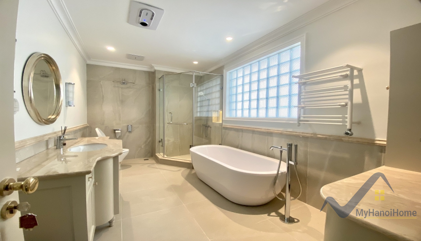 Cho thuê biệt thự Vinhomes Riverside có bể bơi, căn đơn lập 16