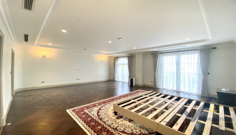 Cho thuê biệt thự Vinhomes Riverside có bể bơi, căn đơn lập 17