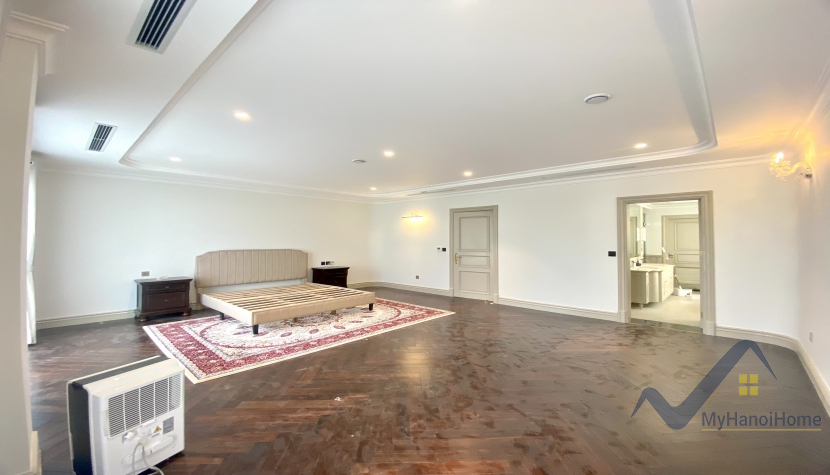 Cho thuê biệt thự Vinhomes Riverside có bể bơi, căn đơn lập 18