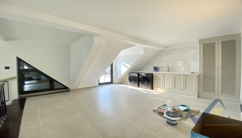 Cho thuê biệt thự Vinhomes Riverside có bể bơi, căn đơn lập 22